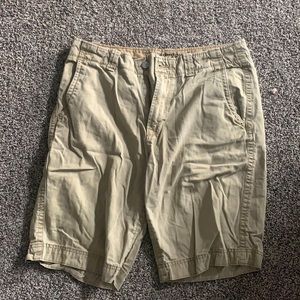 Men’s khaki shorts